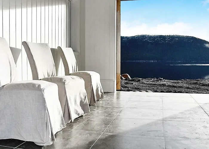 8 Person In Feriehus Vatne