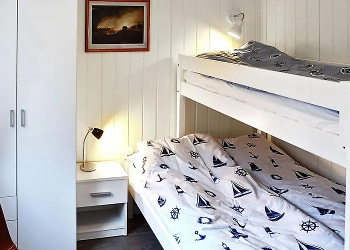 8 Person In Feriehus Vatne