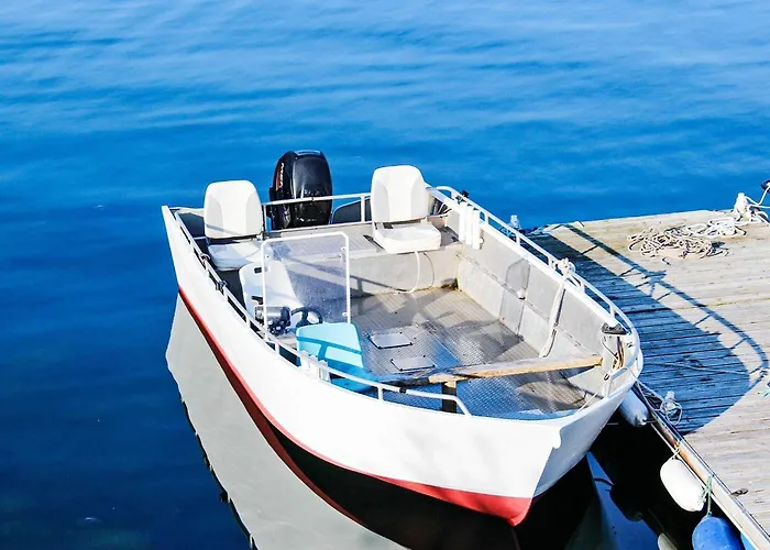 8 Person In Feriehus Vatne